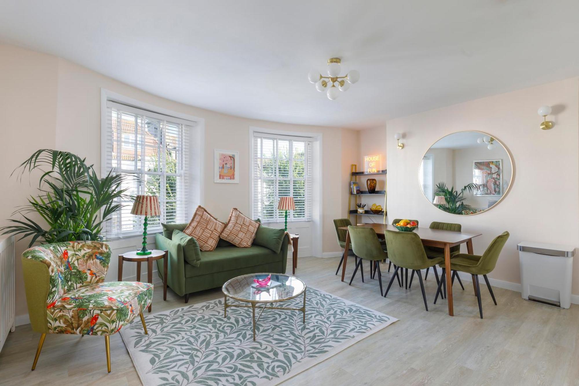 The Chic Coastal Retreat - 3bd *